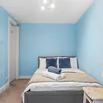 Large House In Sleeps 10 - Pass The Keys *