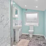 Large House In Sleeps 10 - Pass The Keys