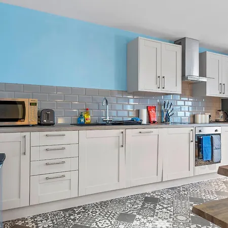 Large House In Sleeps 10 - Pass The Keys Ulverston