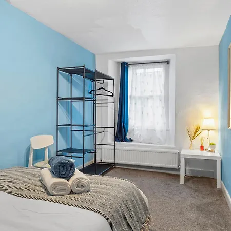 Large House In Sleeps 10 - Pass The Keys