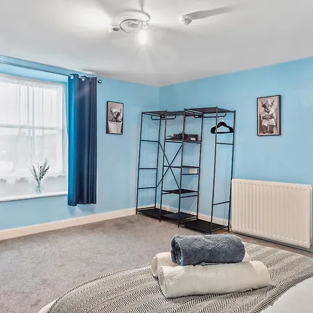 Apartment Large House In Sleeps 10 - Pass The Keys