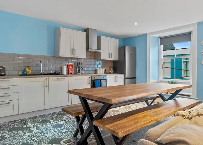 Large House In Sleeps 10 - Pass The Keys *