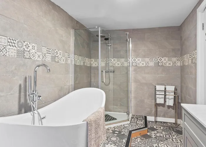 Large House In Sleeps 10 - Pass The Keys