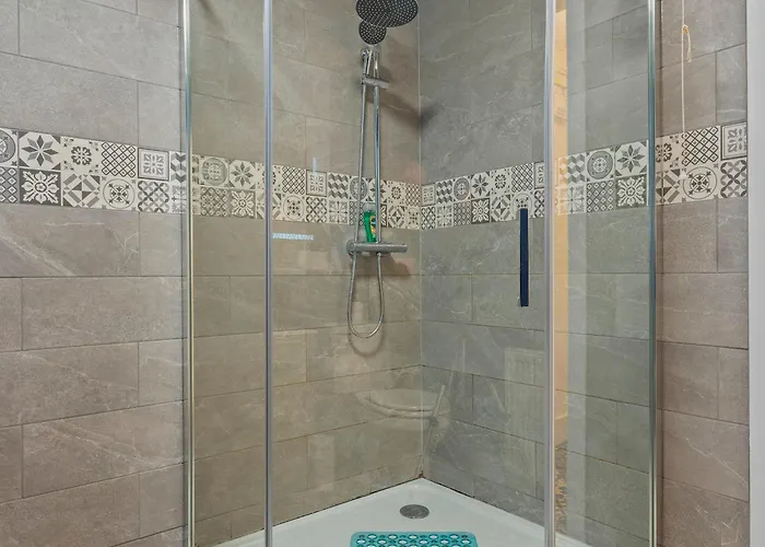 Large House In Sleeps 10 - Pass The Keys *