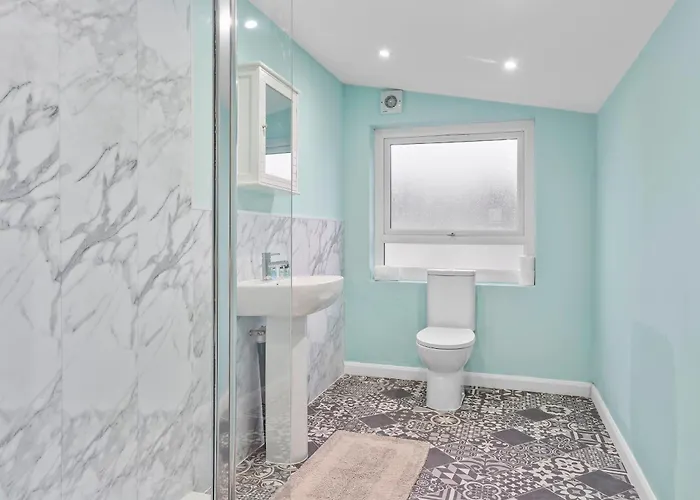 Large House In Sleeps 10 - Pass The Keys