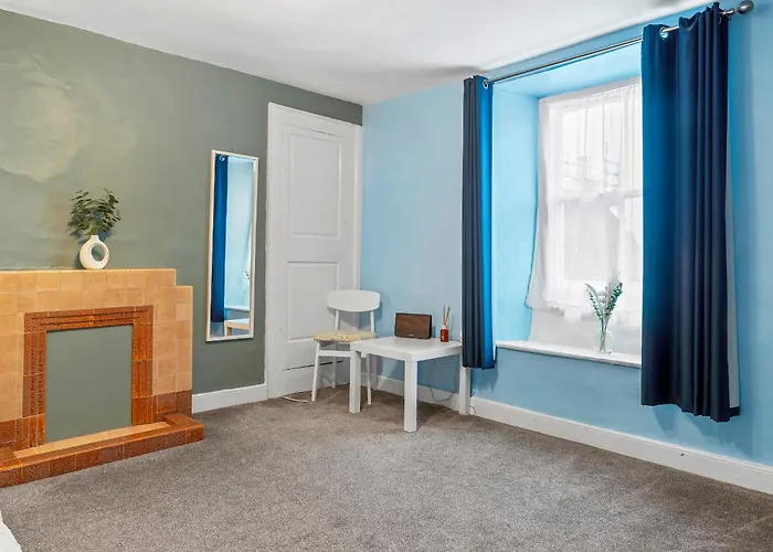 Large House In Sleeps 10 - Pass The Keys Ulverston